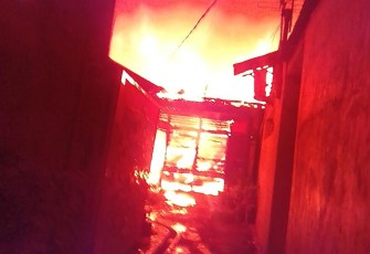 Saat si jago merah lalap rumah warga di Kelurahan Jitra