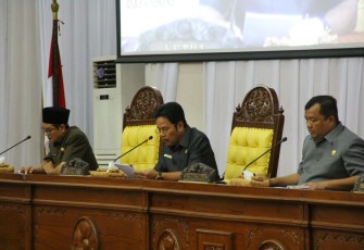 Waka I DPRD Provinsi  Bengkulu Edison Simbolon Pimpin Rapat Paripurna ke 3 Masa Persidangan ke- 1 Tahun Sidang 2018