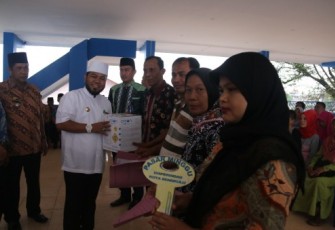 Wali Kota Helmi Hasan Serahkan Kunci Secara Simbolis 