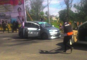 Simulasi penangkapan pengunjuk rasa anarkis