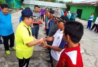Pejabat Wali Kota Berikan Bantuan Handtractor