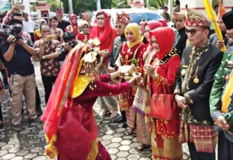 Tarian Persembahan Jelang Paripurna Istimewa DPRD 