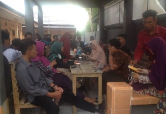 Pengurus HMI komisariat IAIN Bengkulu, rapat seusai stand pendaftaran LK dibubarkan.