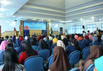 Menteri PP-PA Yohana Susana Yembise menjadi nasasumber pada Kuliah Umum “He For She Goes To Campus”.