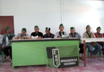 Pengurus HMI Cabang Bengkulu saat menggelar konferensi pers di WIC HMI Cabang Bengkulu, Jumat (30/03/2018).