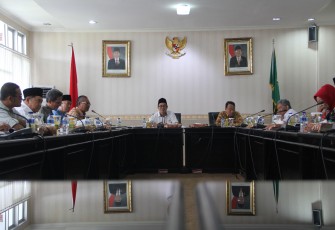 Pemerintah Provinsi Bengkulu yang diwakili oleh Asisten III Setda Provinsi Bengkulu Gotri Suyanto melakukan pertemuan dalam rangka Rapat Kerja DPD RI terkait masalah Dampak Lingkungan Pembangunan PT. PGE.