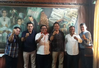 Foto bersama ketua SMSI pusat dengan anggota