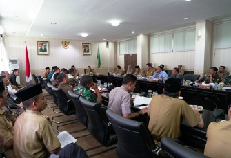 Didampingi Dirjen Administrasi Kewilayahan Kemendagri RI Eko Subowo, Plt Gubernur Bengkulu Rohidin Mersyah pimpin Rapat bersama, Forkopimda Provinsi Bengkulu, Bupati Lebong, Bupati Bengkulu Utara.