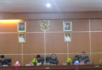 Pimpinan Rapat Paripurna DPRD Kabupeten Bengkulu Tengah 
