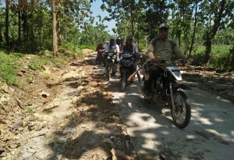 Warga Luar Desa Godo Ikut Menikmati Jalan Hasil TMMD Kodim Pati