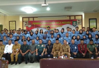 Foto Bersama usai acara pembukaan pengkaderan bela negara di Aula LPMP Bengkulu,  Senin (07/05/18).