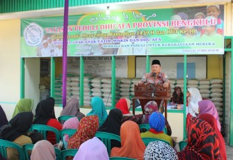 Asisten Pemerintahan dan Kesra Setda Provinsi Bengkulu Hamka Sabri Menghadiri Penyerahan Santunan Kepada Anak Yatim 