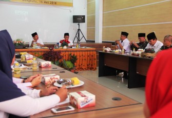  Rapat Koordinasi (Rakor) Serapan Gabah dan Ketersedian Beras, bersama para bupati dan unsur FKPD Plus, di Aula DTP Provinsi Bengkulu, Rabu (16/05).