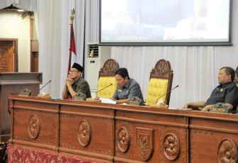Rapat Paripurna Dipimpin Oleh Waka I DPRD Provinsi Bengkulu Edison Simbolon 