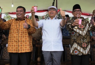 Plt Gubernur Bengkulu usai meresmikan pembukaan Mountain Valley Festival 2018, di Kawasan Objek Wisata Perkebunan Teh Kabawetan, Kabupaten Kepahiang, Senin (10/09).