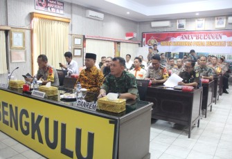 Plt Gubernur Bengkulu Rohidin Mersyah hadir pada Video Confernce (Vidcon) Pengamanan Pemilu 2019 bersama Kapolri, Mendagri, Ketua KPU dan Ketua Bawaslu