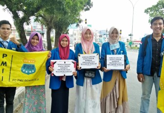 PMII saat melakukan penggalangan dana