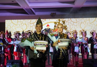 Soni Kurniawan dan Pretty K. Riyuztiara, dinobatkan sebagai Bujang Gadis Bengkulu 2018