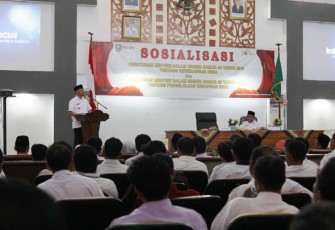 Gubernur Bengkulu Rohidin Mersyah saat Membuka dan Memberikan Arahan pada Sosialisasi Permendagri Nomor 20 Tahun 2018 Tentang Keuangan Desa dan Permendagri Nomor 44 Tahun 2016 Tentang Kewenangan Desa, di Gedung Serbaguna Provinsi Bengkulu, Rabu (12/12).