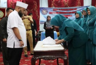 Wali Kota Helmi Hasan Lantik TP PKK Kota Bengkulu Periode 2018-2023