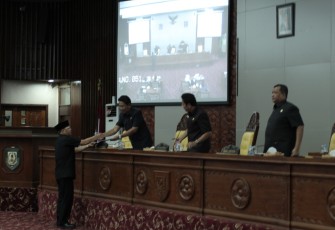Gubernur Bengkulu Rohidin Mersyah sampaikan nota penjelasan Gubernur atas Raperda tentang Badan Usaha Milik Daerah (BUMD) dan perubahan kedua atas peraturan daerah provinsi Bengkulu nomor 2 tahun 2011.