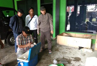 Saat penggeledahan di temukan Barang Bukti di Belakang Rumah Ar