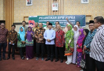 Gubernur Bengkulu Rohidin Mersyah Foto Bersama Dengan Badan Pengurus Wilayah Himpunan Pengusaha KAHMI (BPW HIPKA) Provinsi Bengkulu Periode 2019-2023