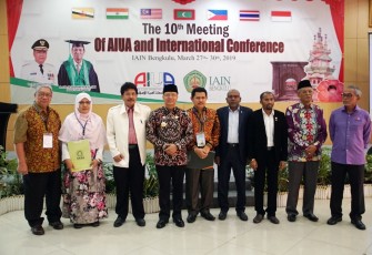 Gubernur Bengkulu Rohidin Mersyah memberikan sambutan pada Asian Islamic Universities Association (AIUA) dan Seminar Internasional 1st International Seminar on Islamic Studies.