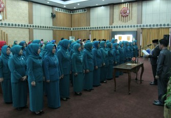 Gubernur Bengkulu Rohidin Mersyah mengukuhkan kepengurusan Tim Penggerak Pembinaan Kesejahteraan Keluarga