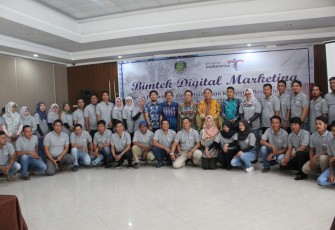 Sekretaris Daerah Bengkulu Tengah Edy Hermansyah, M.Si, Ph.D Dan Peserta Bimtek Foto Bersama 