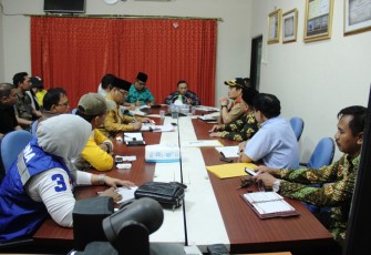 Sekretaris Daerah Provinisi Bengkulu Nopian Andusti Pimpin Rapat Teknis Perkembangan Status Bencana Banjir dan Longsor Provinsi Bengkulu