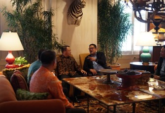 Gubernur Bengkulu Rohidin Mersyah dan Head of Corporate Affairs & Partner Relations PT. HM. Sampoerna Indra Pratama Kusumah