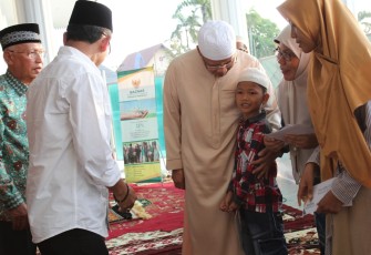 Gubernur Bengkulu Rohidin Mersyah Buka Bersama Serta Berikan Santunan Kepada 125 Anak Dhuafa dan 35 Lansia 