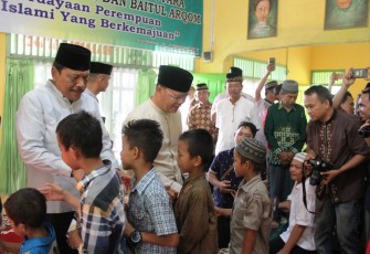 Safari Ramadhan ke Bengkulu Utara, Gubernur Rohidin Berikan Satu Unit Motor Untuk Panti Asuhan