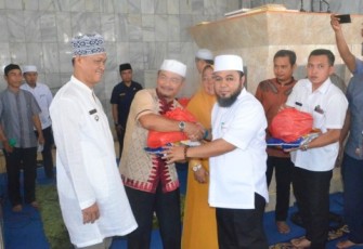 Wali Kota Bengkulu Helmi Hasan Berikan Sembako 