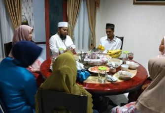 Wali Kota Bengkulu Helmi Hasan Buka Bersama Dengan  Pasangan Deni Sahputra dan Endayani 