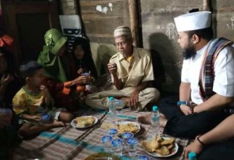 Wali Kota Bengkulu Helmi Hasan Buka Bersama Wahyadil Warga Teluk Sepang