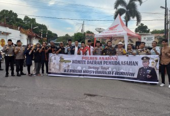 Kapolres Asahan Bersama KDPA Berbagi Takjil ke Pengendara