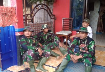 Anggota Satgas Tinggal di Rumah Warga