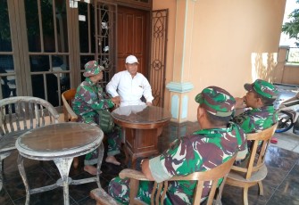 Pasiter Cek Rumah Warga yang Akan Ditempati Pasukan saat TMMD