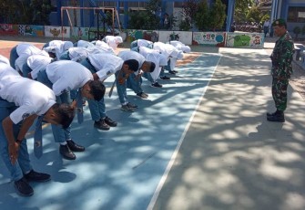 TNI "Suntikan" Kedisiplinan Kepada MuriD SMA 