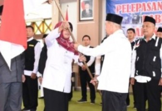 Bupati Tegal Hj Umi Azizah Saat Melepas Jamaah Haji Asal Kabupaten Tegal Di Pendopo Amangkurat