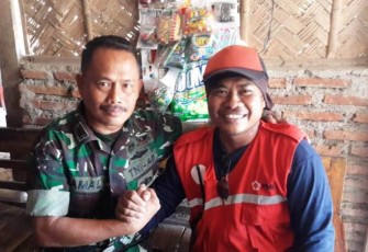 Kapten Infanteri Jamaludin Abbas S.Ag Danramil 05 Suradadi Kodim 0712 Tegal Bersama Relawan PMI Kabupaten Tegal