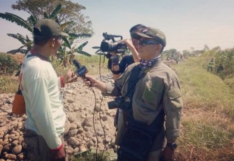 Heri Setiawan Tim Publikasi Kodim 0712/Tegal Saat Melakukan Wawancara