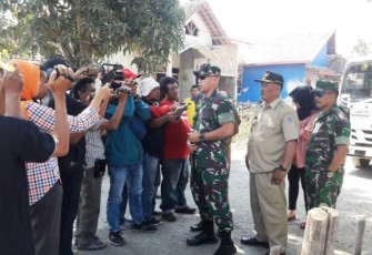 Dansatgas TMMD saat diwawancara Awak Media di lokasi TMMD Desa Jatimulya