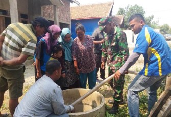 Salah satu sumur warga yang dialih fungsi sebagai penampung air bersih