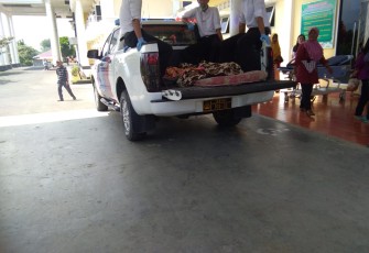 Jenazah korban saat dievakuasi. foto: Bengkulutoday.com