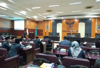 Suasana rapat paripurna DPRD Kabupaten Blitar  terkait pandangan umum fraksi atas APBD-P Kabupaten Blitar tahun 2019.