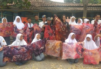 lestarikan budaya, kain batik jadi potensi kearifan lokal