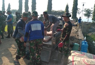 Droping Material Semen ke Lokasi TMMD Reg 105 Kodim Klaten